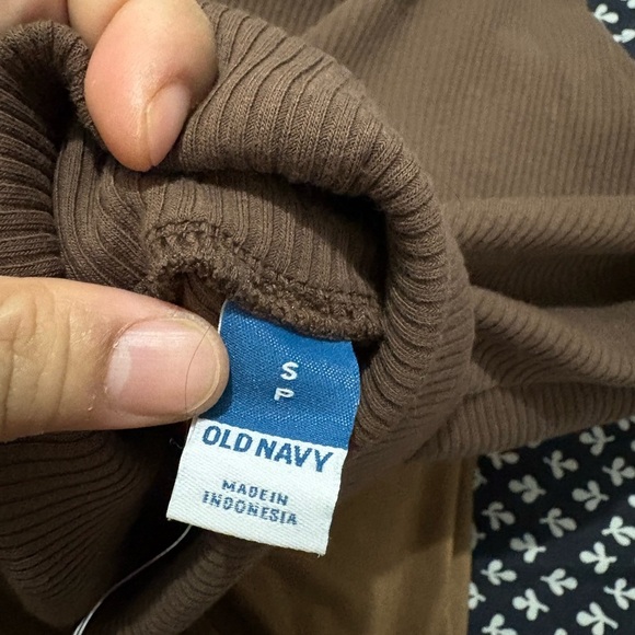 Old Navy Brown Ribbed Turtleneck Sweater - Picture 4 of 7